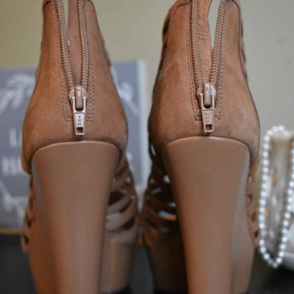 Gianni Bini Caged Wedge - Picture 5 of 5